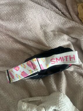 SMITH Kids Ski Goggles with Pink Logo and Multicolor Patterned Strap